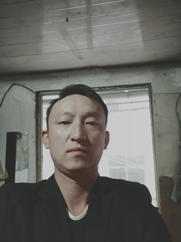 放弃爱你的第一张照片--贵州闪婚服务中心